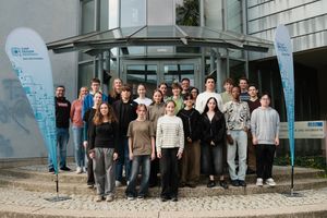 © Viktor Schneider / IMS (LUH)
Solarleuchten Lötworkshop mit Schüler:innen