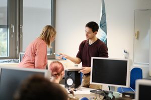 Solarleuchten Lötworkshop mit Schüler:innen